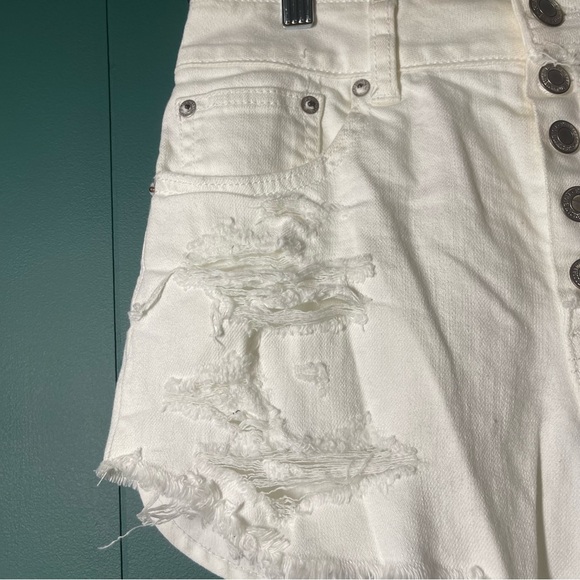 American Eagle White Distressed Women Shorts size 8 NWT - Picture 3 of 12